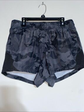 Women’s Athletic Running Shorts - Gray Camo